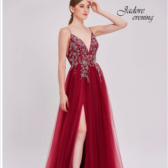 Gorgeous Prom dress in wine - Picture 2 of 13